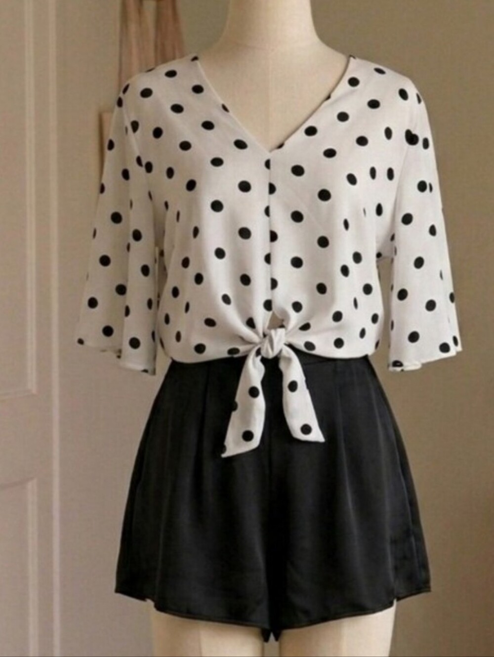 ​Polka Dot Tie-Front V-Neck Blouse Boho Chic Flounce Sleeve Top Medium - Picture 3 of 10